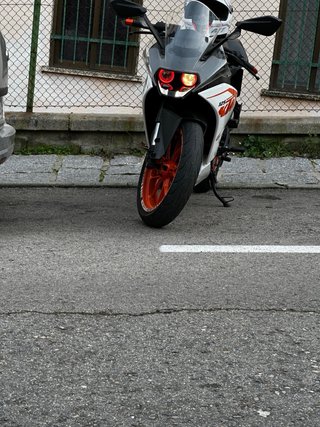 KTM RC 125 2018 Negra, Naranja y Blanca