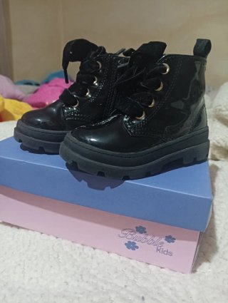 Botas negras charol niña