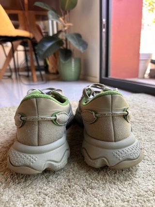 Zapatillas Adidas Ozweego Beige y Verde