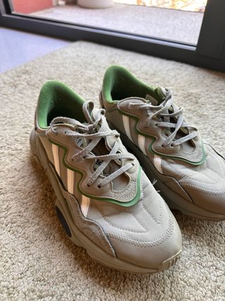 Zapatillas Adidas Ozweego Beige y Verde
