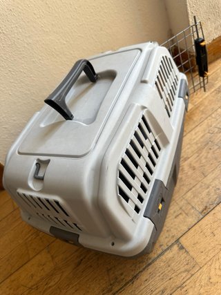 Transportín para mascotas gris y marrón