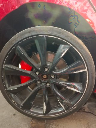 Llantas Model 3 Performance para reparar