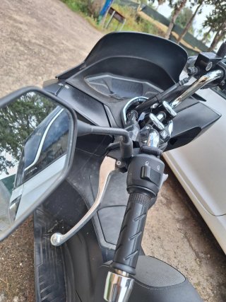 Honda PCX 125 2022 en perfecto estado (2700€)