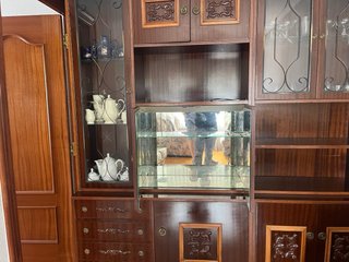 Mueble de salón madera y cristal