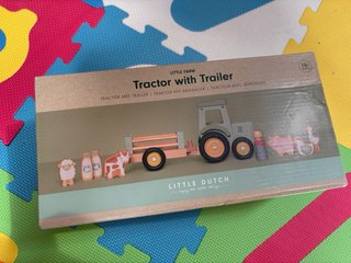 Tractor de madera Little Dutch con remolque