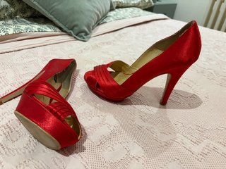 Zapatos Peep Toe Rojos de Satén