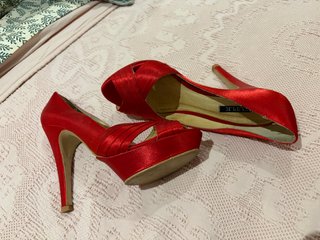 Zapatos Peep Toe Rojos de Satén
