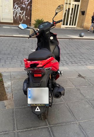 MITT XRS 125 Scooter Roja y Negra