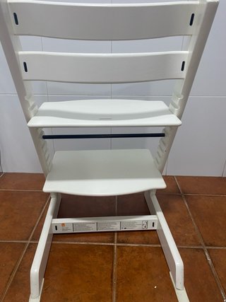 Trona Stokke Blanca + Cojín Estrellas