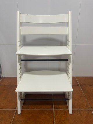Trona Stokke Blanca + Cojín Estrellas