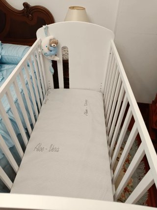 Cuna blanca para bebé