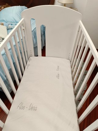 Cuna blanca para bebé