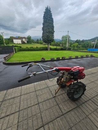Motocultor Honda F510 con Aperos y Remolque Honda.
