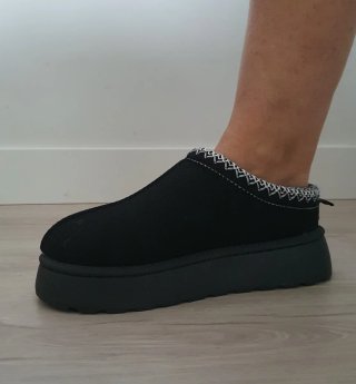 Zuecos negros forrados