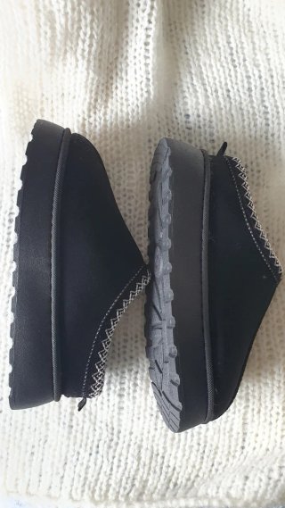Zuecos negros forrados