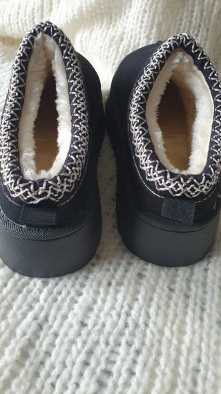 Zuecos negros forrados
