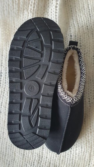 Zuecos negros forrados