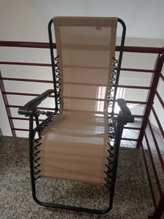 Hamaca plegable beige y negra