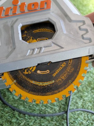 Sierra de incisión Triton 1400W