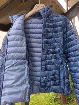 Piumino leggero blu fantasia