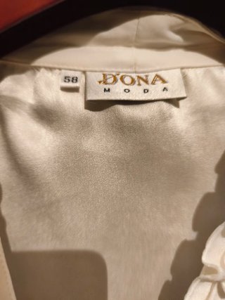 Blusa DONA MODA blanca con volantes