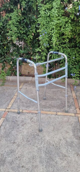 Silla de ruedas, silla ducha, cáma adaptable, grua