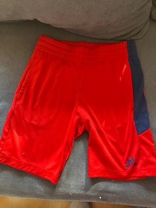 Pantalón corto deportivo niño rojo