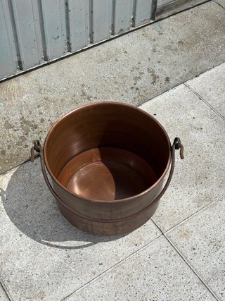 Olla de bronce antigua