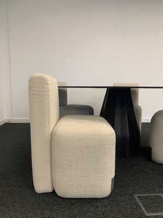 Mesa redonda y 4 sillas