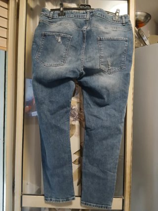 Jeans uomo strappati taglia 54