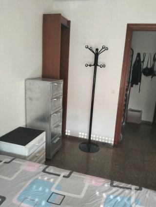 Se alquila habitación