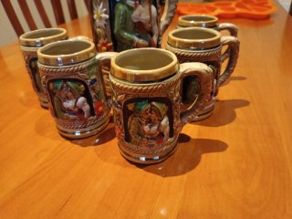 Jarra y vasos de cerveza germanos