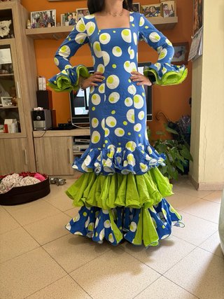 Traje de flamenca volantes lunares