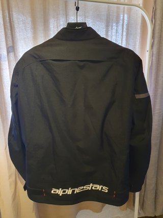 Chaqueta Alpinestars Negra, logos en blanco talla
