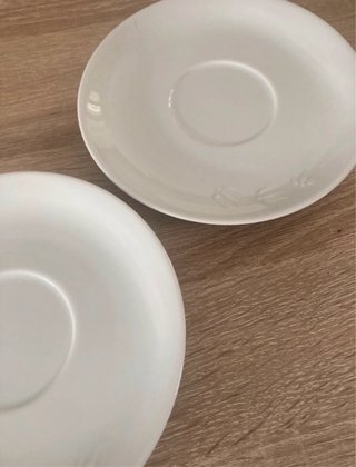 2 piattini da té in porcellana bianchi