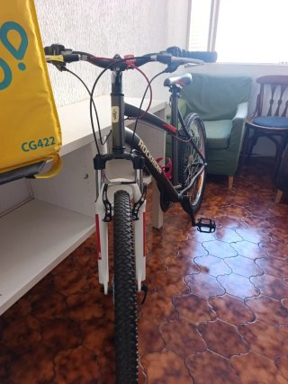 Bicicleta Rockrider Negra y Roja