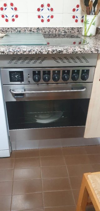 Horno de cocina con vitrocerámica