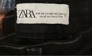 Pantalón negro Zara flare con rotos