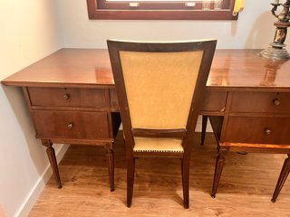 Escritorio de madera maciza con silla