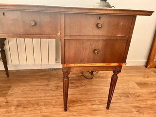 Escritorio de madera maciza con silla