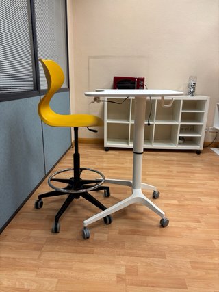 Mesa  y silla docente nivelable