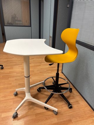Mesa  y silla docente nivelable