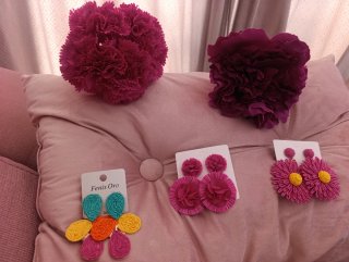 conjuntos de 3 piezas 30€ y solo pendientes 12€