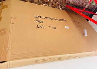 Mesa alta bar y taburete madera aun estan en caja