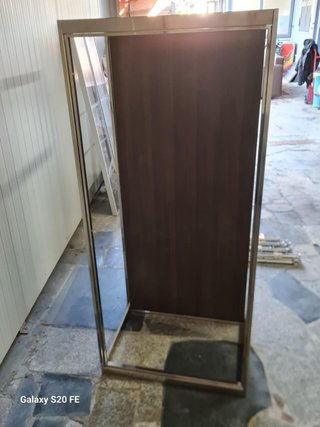 Arredamento negozio con appendini
