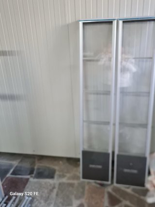 Arredamento negozio con appendini