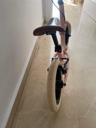 Bicicleta sin pedales rosa