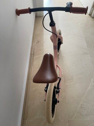 Bicicleta sin pedales rosa