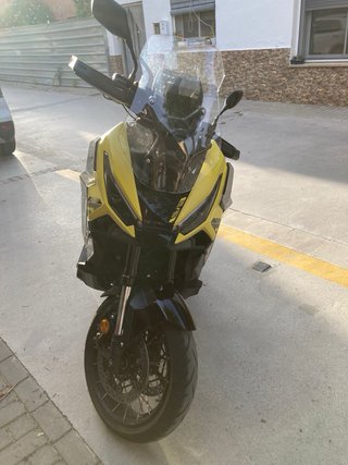 Honda ADV 2025 Amarilla