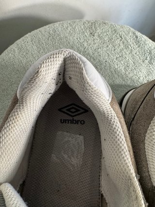 Scarpe da ginnastica grigie e bianche